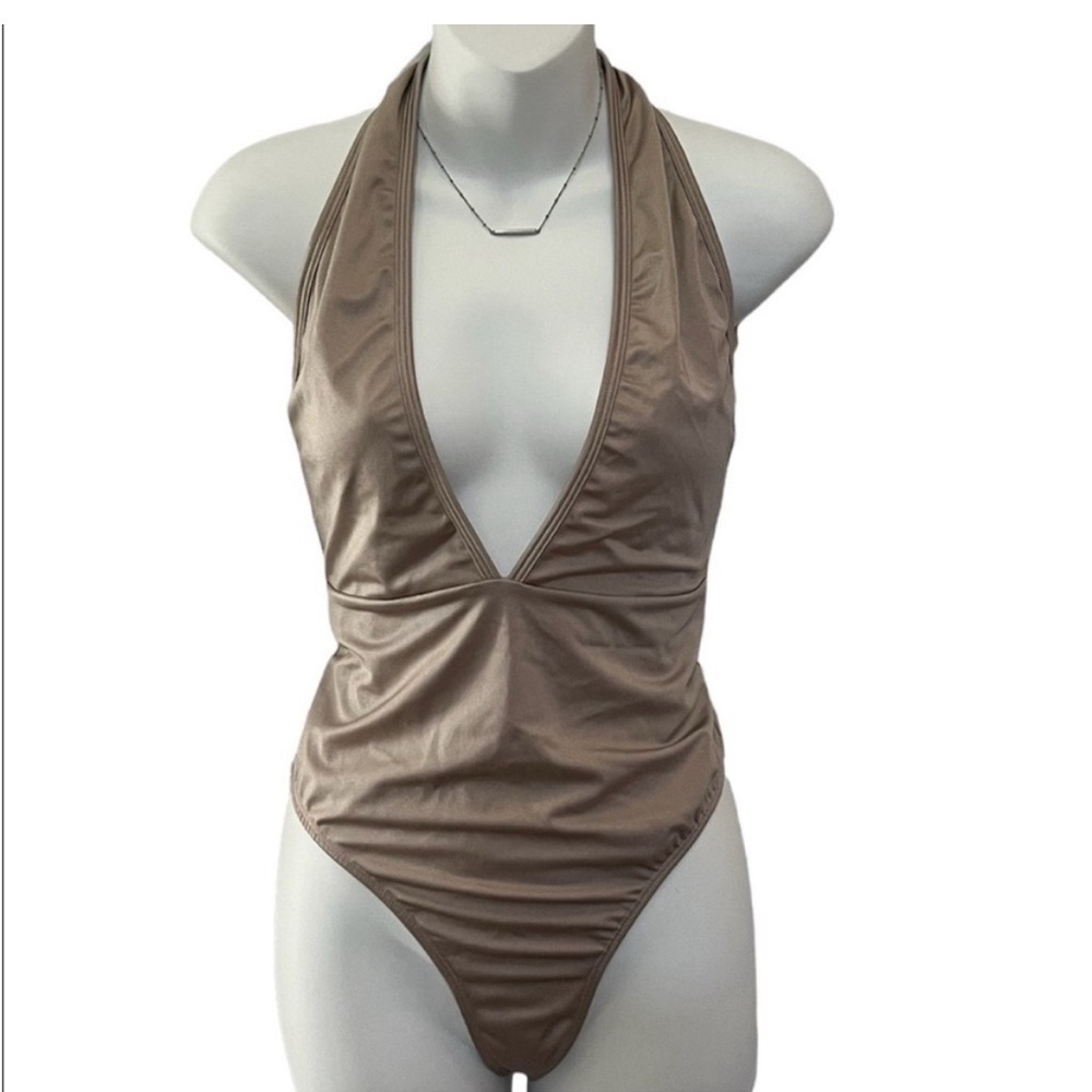 Fredricks of Hollywood low plunge neckline size Large swimsuit NWT
Lola-Rae